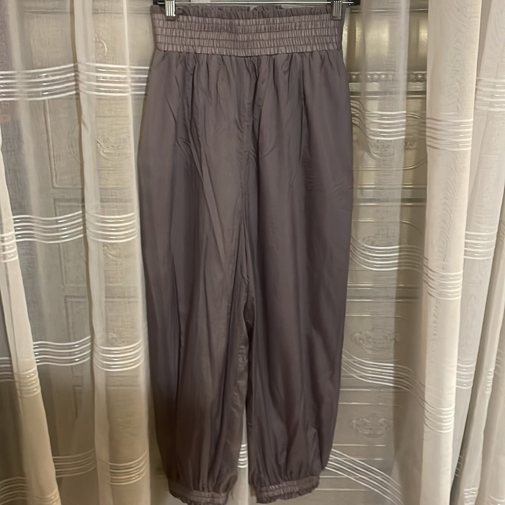 Free people movement worn once for a few hours ovr leggings also have gold - Picture 4 of 14